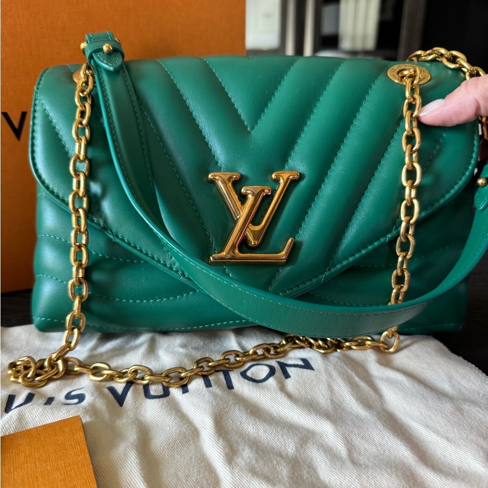 Louis Vuitton Green Calfskin New Wave Chain Bag MM in NM Emerald - Picture 4 of 10